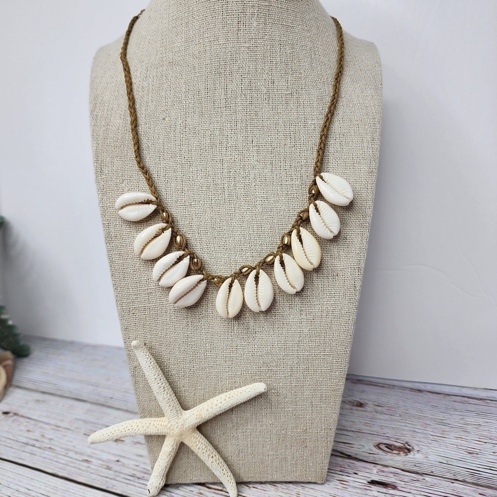 NEW SHELL NECKLACE PERIWINKLE BY‎ BARLOW BEACH VACATION SUMMER - Picture 3 of 7